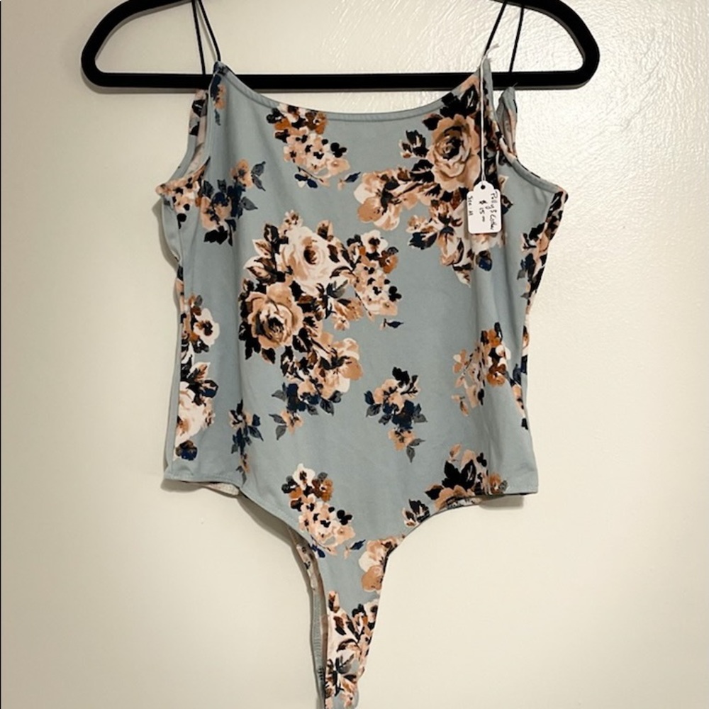 Polly and Esther brand leotard shirt. Blue floral. Perfect for summer! Size M